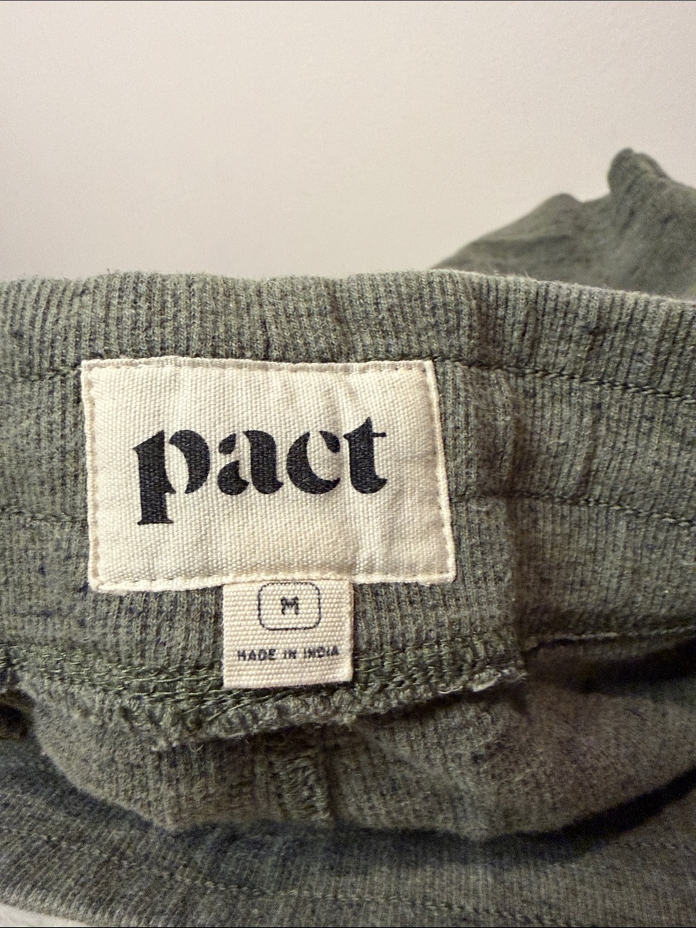 Pact Men’s 100% Organic Cotton Heathered Green Shorts Elastic Waist Drawstring M - Picture 3 of 5
